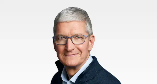 Apple, CEO’luk görevini bırakan Tim Cook için çalışanların Apple Park’ta kendisini alkışlarla uğurladığı bi…