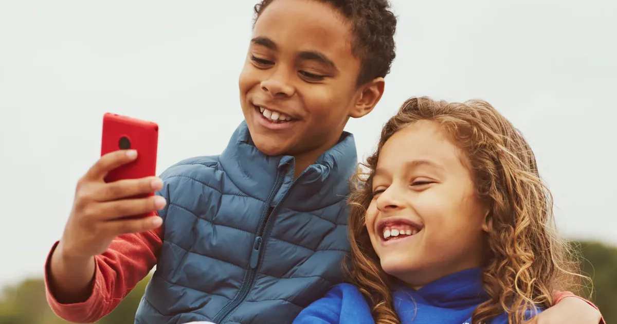 Sosyal Medyasız ve Güvenli: Çocuklar İçin XploraOne Geliyor